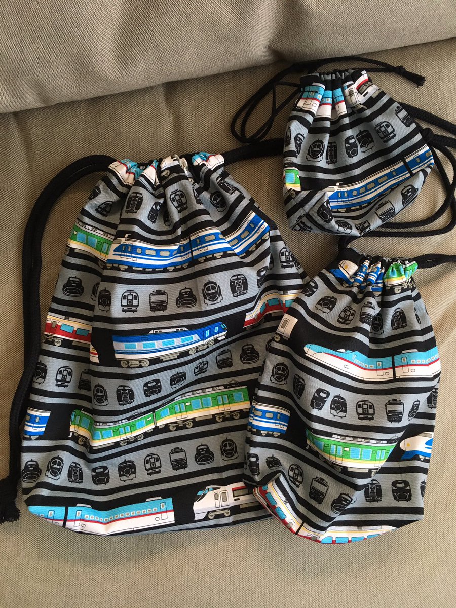 823_chan's tweet image. 入園用品、1人分出来た♪
同じ柄で作ると自分のだってすぐ分かるよね！
四月からこれを持って元気に幼稚園通ってほしいな(*´ｰ`*)
#CSfactory