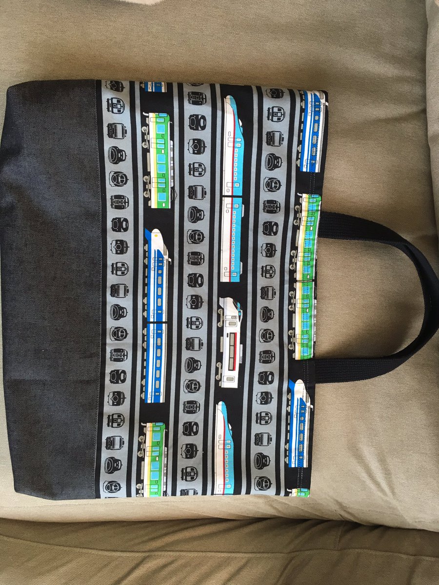 823_chan's tweet image. 入園用品、1人分出来た♪
同じ柄で作ると自分のだってすぐ分かるよね！
四月からこれを持って元気に幼稚園通ってほしいな(*´ｰ`*)
#CSfactory