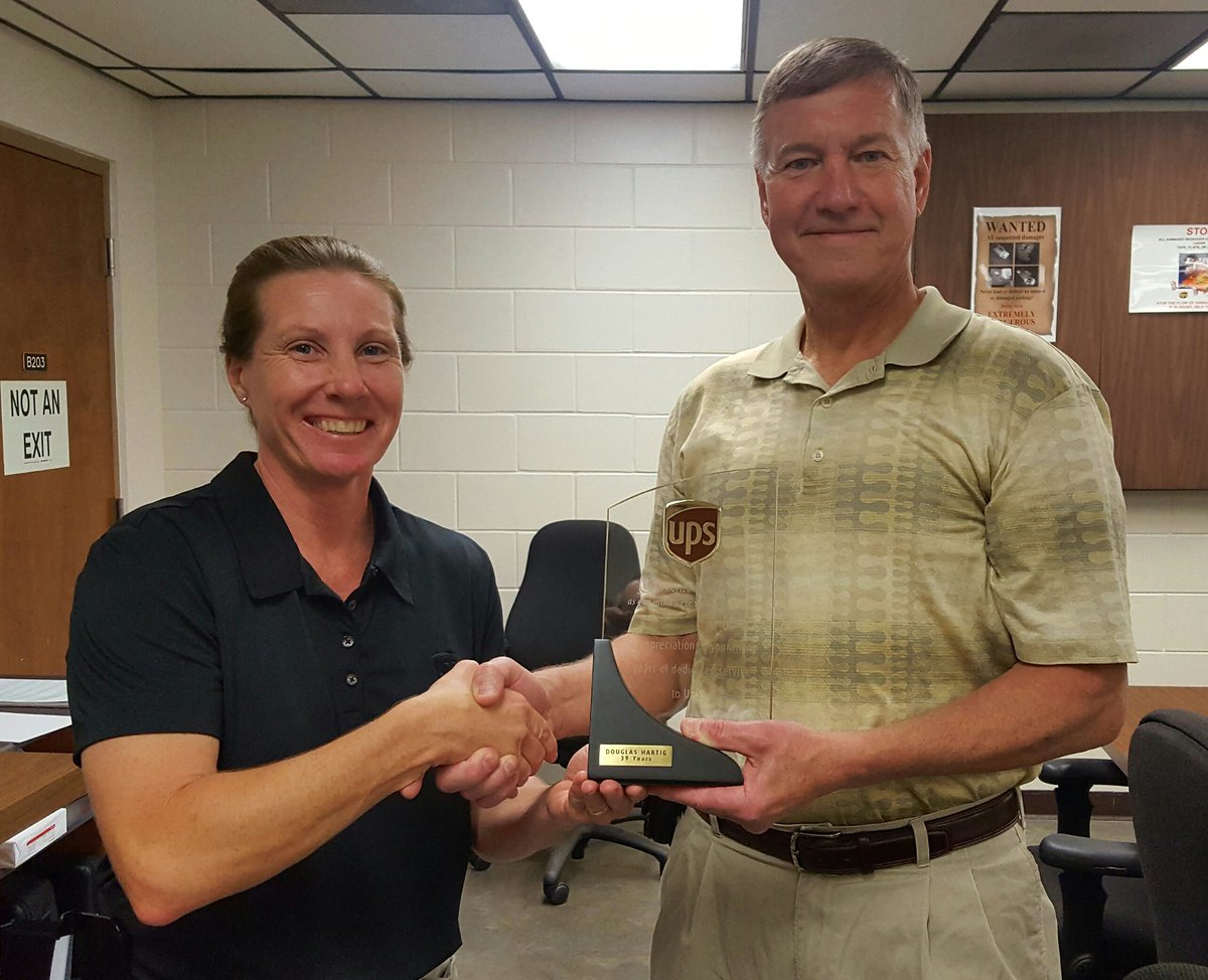 SSanta383's tweet photo. Pinellas Feeder Driver Doug Hartig says👋 after 39 years of service and 35 years # COH status @ UPS. https://t.co/6jal5ziweK