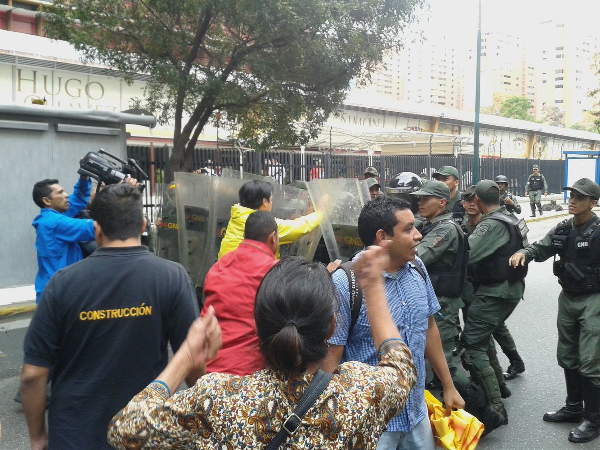 PJFamiliarCCs's tweet photo. El dia de hoy acompañando a nuestro diputado @CarlosPaparoni  fuimos agredidos por grupos armados y la GN https://t.co/6Ox5ZbA16L