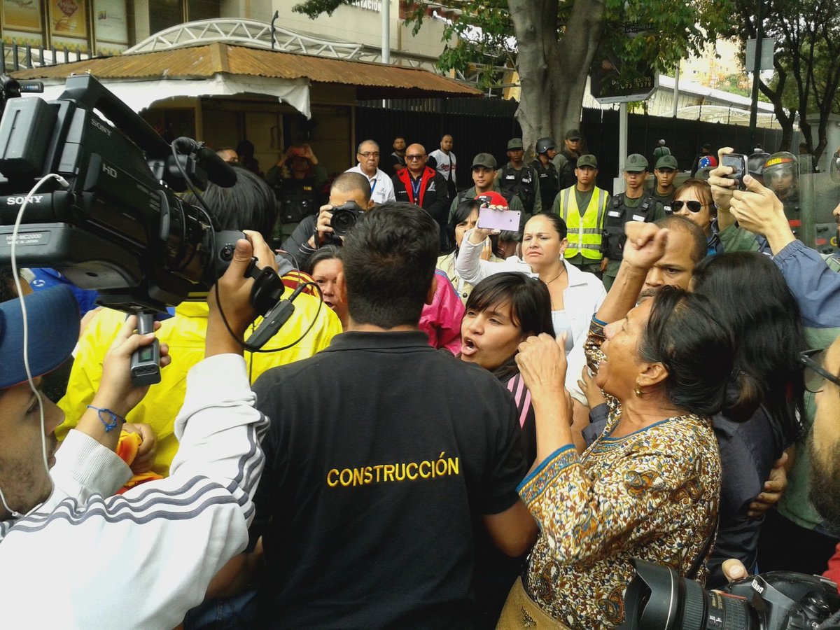 PJFamiliarCCs's tweet photo. El dia de hoy acompañando a nuestro diputado @CarlosPaparoni  fuimos agredidos por grupos armados y la GN https://t.co/6Ox5ZbA16L