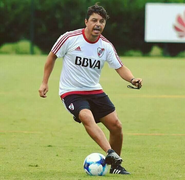 AsesoresCarp's tweet photo. No podes volver a calzarte la 10 Muñe? 😍😍 https://t.co/g0rdiajKu4