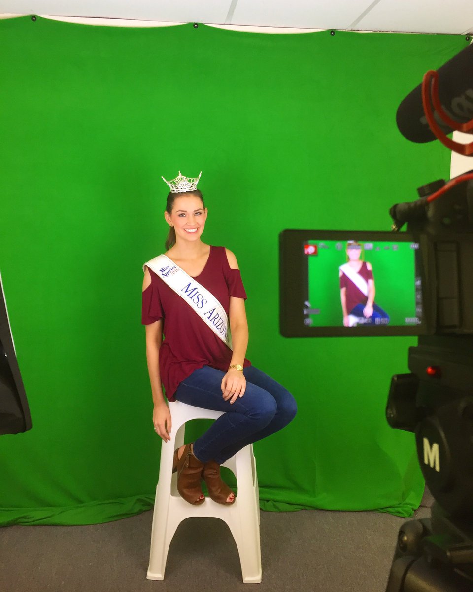 MissAmericaAZ's tweet photo. BTS of my interview with Casa Grande Valley Newspapers, discussing the importance of newspapers in education! #CronkiteGrad #MissArizona https://t.co/WxlOfwdTlk