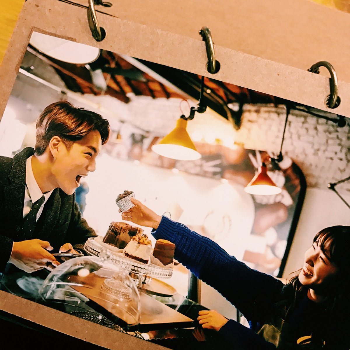 ChanHomeTH's tweet photo. แฟนได้ไปที่roofคาเฟ่ สถานที่ถ่ายทำเว็บดราม่าChoco Bankที่จงอินแสดงนำ ทางร้านยังมีรูปของจงอินในช่วงแสดงเว็บดราม่าเรื่องนี้ด้วย 
Cr.ColaSheShe https://t.co/Nc7MUMBoTq