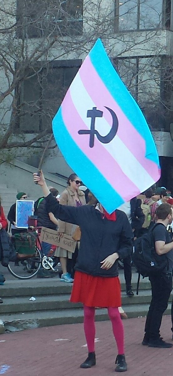 jurosek's tweet photo. #InternationalWomenseveryDay #SanFrancisco #GenderStrike <3 <3 <3 https://t.co/2K5rfmjwvZ
