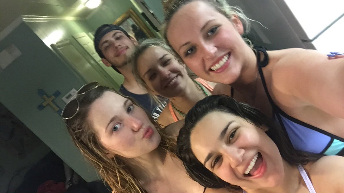 RiggsPhillip's tweet photo. Happy birthday @UribeAlexandra I hope it's great!🎉🎉🎊🎉🎉 https://t.co/rWfaWtqvrI