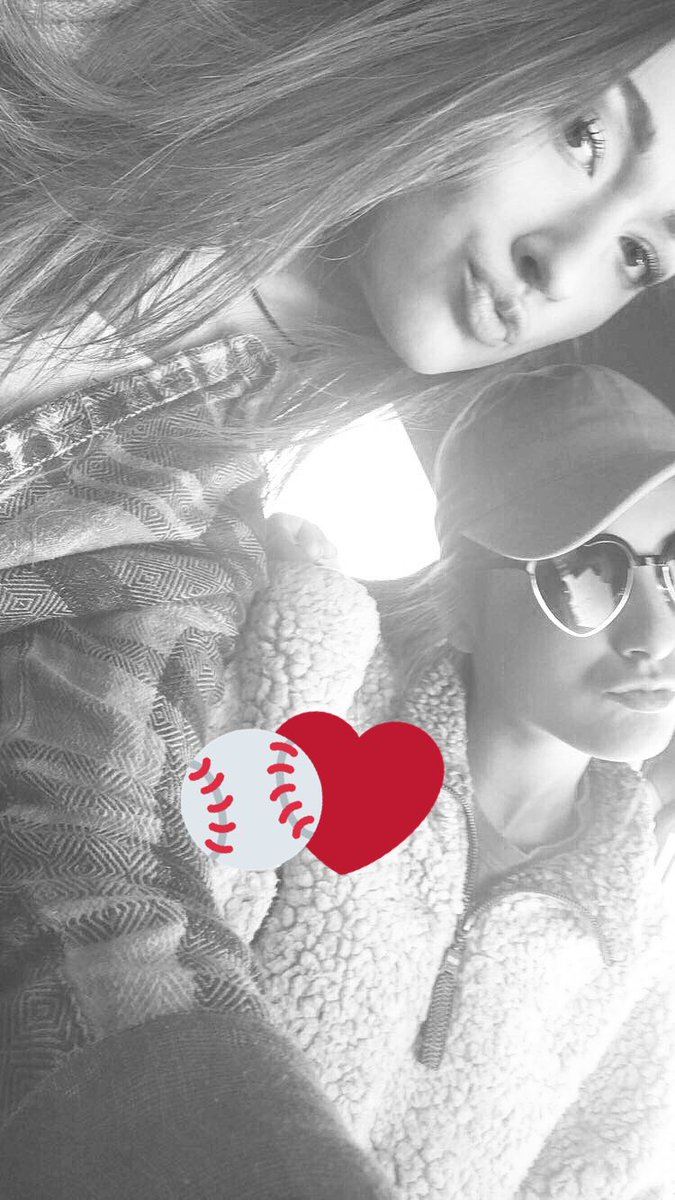 _kyleighdavis's tweet photo. look who came to their second baseball game! #whenshalftime โค๏ธโพ๏ธโ๏ธ @_jenna04 https://t.co/TAM2si2PkM