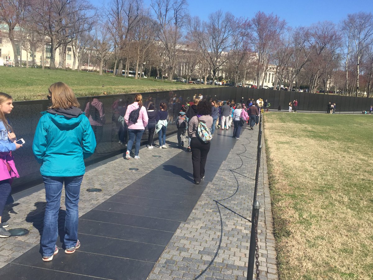 carrieritter's tweet photo. 2) Vietnam Wall Memorial https://t.co/Tc519sG9bw
