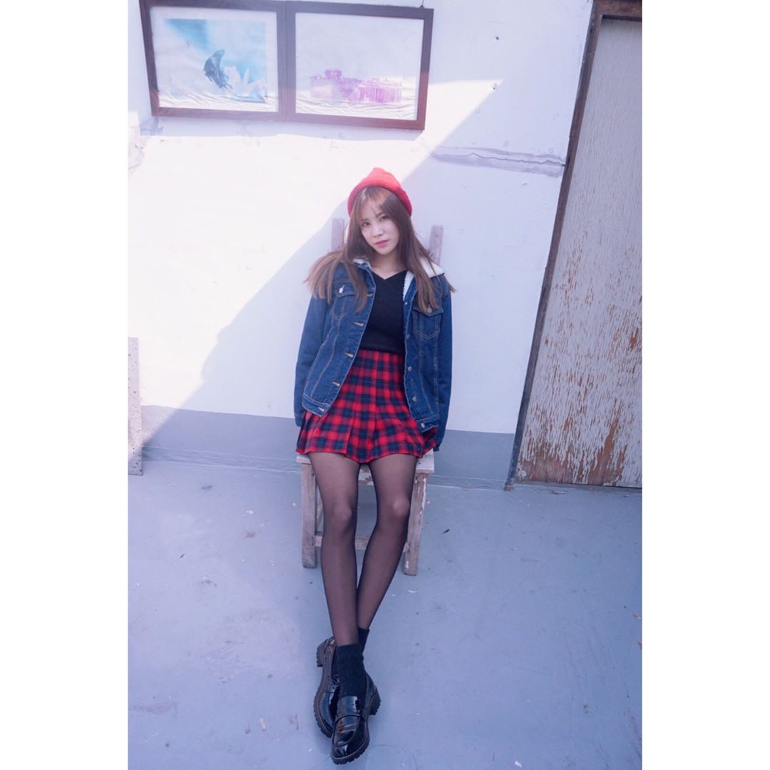 fyeahstellar's tweet photo. [JEONYUL] 170309 instagram update: #red #yulli  #🤗 #dailylook
https://t.co/qapOAk9z6w https://t.co/TPHmbCQNEG