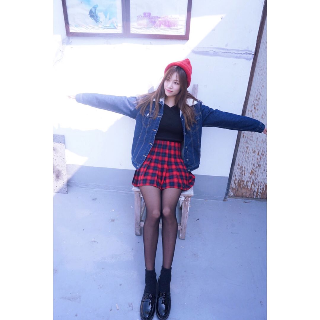 fyeahstellar's tweet photo. [JEONYUL] 170309 instagram update: #red #yulli  #🤗 #dailylook
https://t.co/qapOAk9z6w https://t.co/TPHmbCQNEG