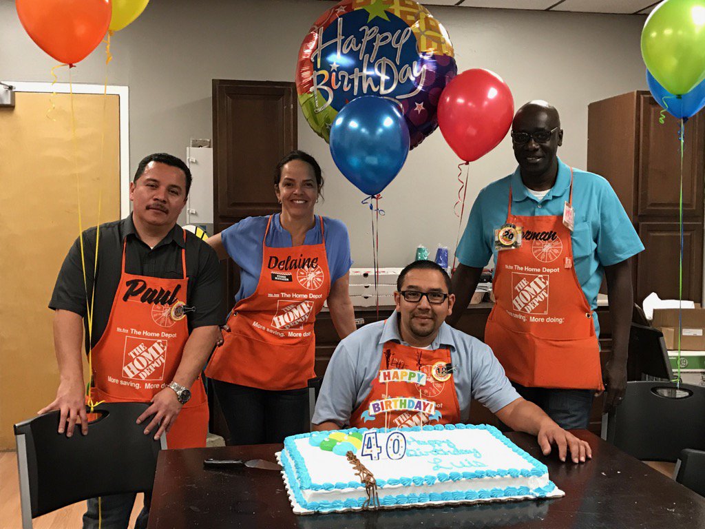 0616MoValleyHD's tweet photo. Wishing our fellow ASM Luis a happy birthday from Store 0616 https://t.co/7qR6aiwZms