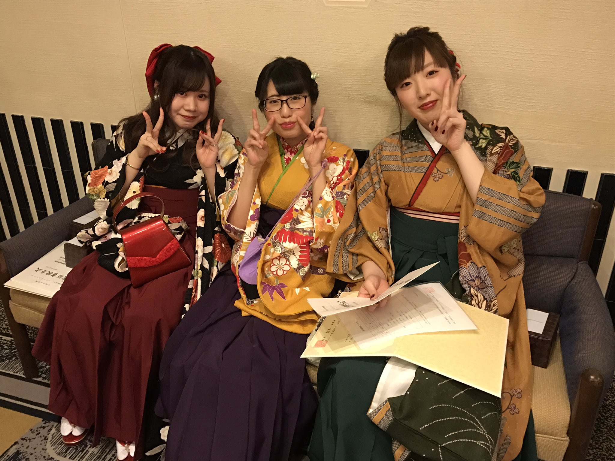 長岡こども福祉カレッジ 卒業式らしい 華やかな姿がとてもステキです ﾟ ﾟ W ﾟ ﾟ 式が終わってこれから 卒業記念パーティーに移ります 長岡こども福祉カレッジ 長岡 卒業式 エイシンカレッジ