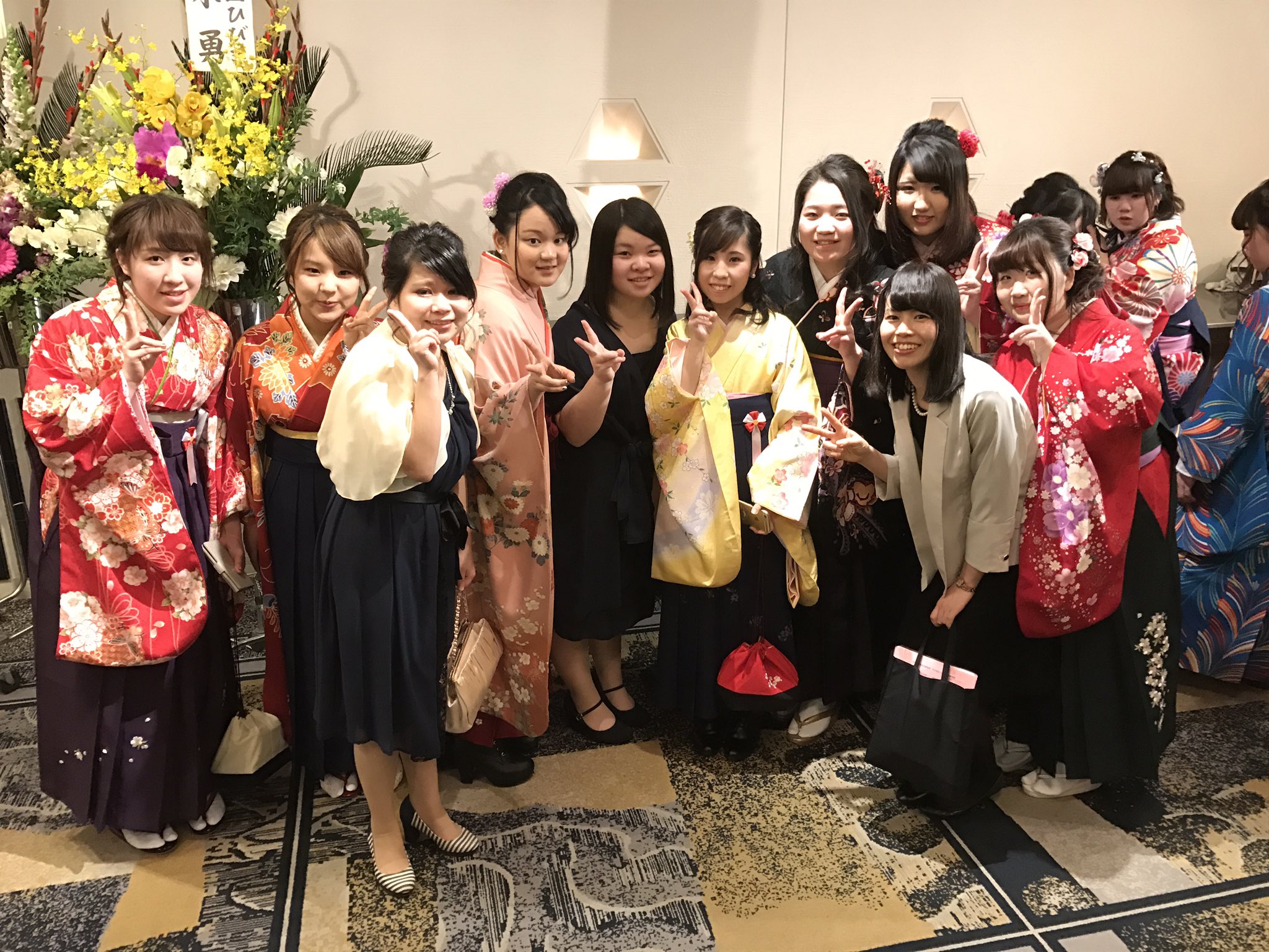 長岡こども福祉カレッジ 卒業式らしい 華やかな姿がとてもステキです ﾟ ﾟ W ﾟ ﾟ 式が終わってこれから 卒業記念パーティーに移ります 長岡こども福祉カレッジ 長岡 卒業式 エイシンカレッジ
