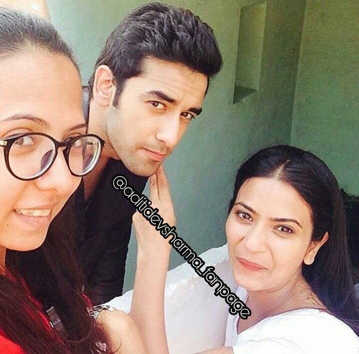 AditiSharmaFP's tweet photo. @v_vishal13 @Aditidevsharma 
Throwback..
Off-screen pic from sets of Gangaa..
#Sagar #Gangaa #AditiDevSharma #VishalVashishtha https://t.co/ZzI88YjJAN