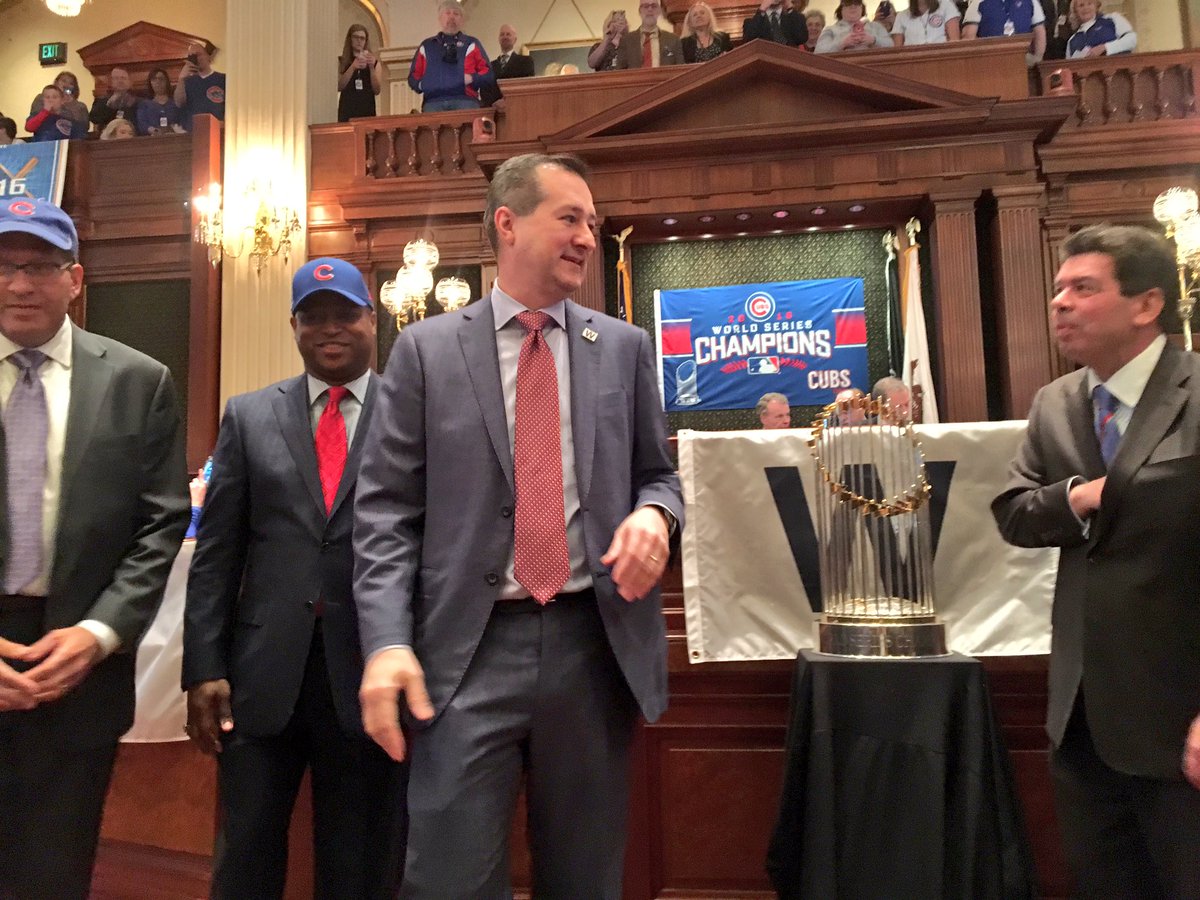 Cubs's tweet photo. Great visit today to our state's capitol! #CubsTrophyTour https://t.co/Erg0teOMej
