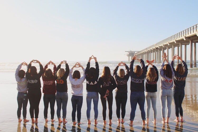 Happy #internationalwomensday from AOII and all of our lovely PHC sisters! ❤👭