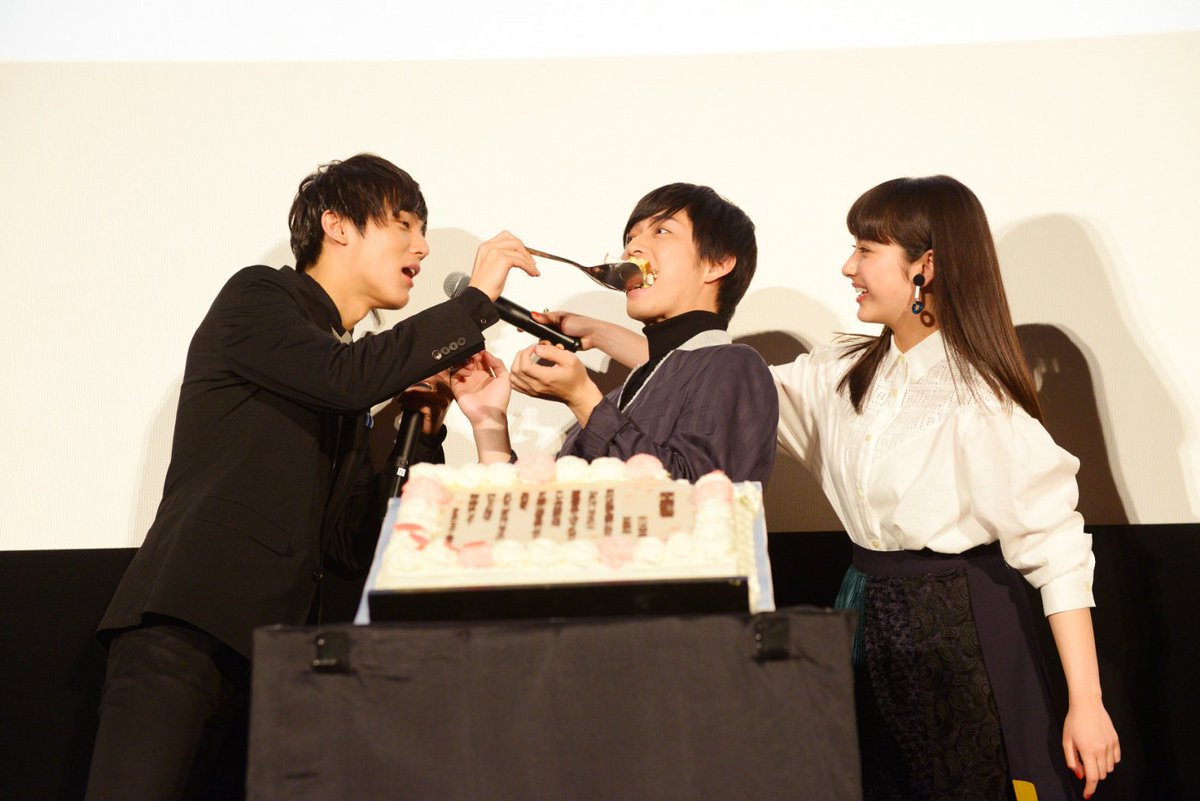 relife_eiga's tweet photo. 🌸#ReLIFE💊完成披露イベント🌸

そのあとは中川さんから千葉さんへ
「あーーーーん」のお返しを😋💕

会場は大盛り上がり！！！ https://t.co/0EGRyJmusV