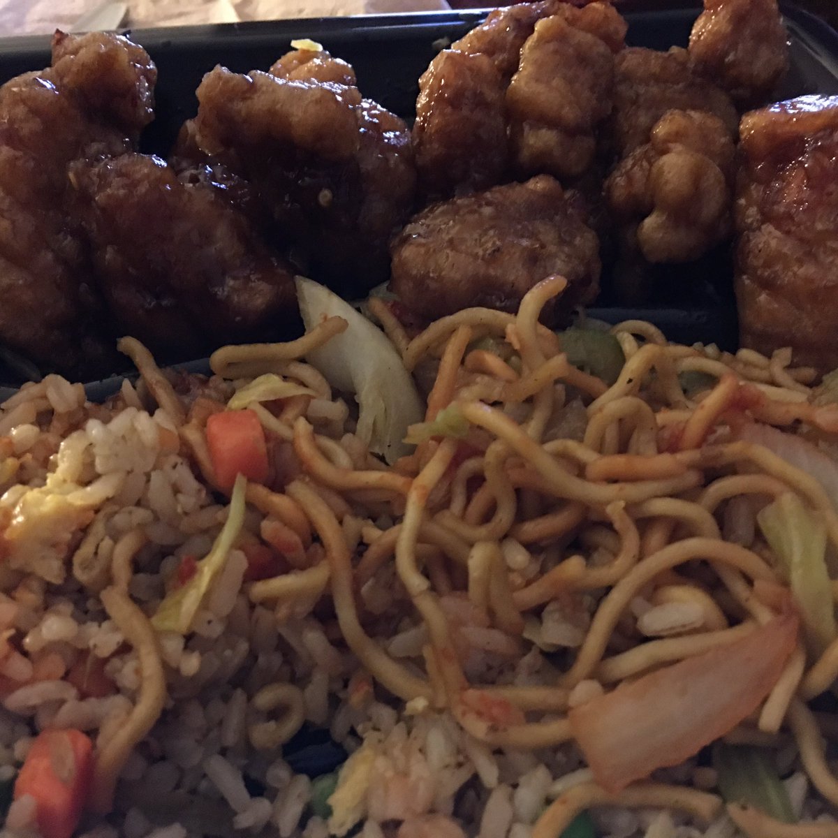 AvaLaneX18's tweet photo. Pandizzle fo whitzzle , beep bop orange chicken ! π #pandaexpress #orangechicken #fastfood #lazytocook https://t.co/M3FWPXfOCO