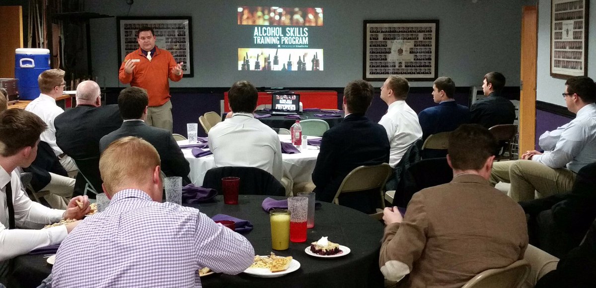 KSU_TKE's tweet image. Thanks again to @blhopper for joining us at chapter dinner w/ some helpful tips on how to be responsible in social situations! #KStateGreek