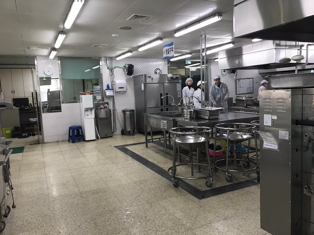 #성남시 #분당구 환경위생과에서는 봄철 신학기 개학을 맞이하여 교육청과 합동으로 학교급식소 점검을 진행하고있습니다~ 소중한 우리아이들의 안전한 급식 제공을 위해 구석구석 꼼꼼히 살펴보겠습니다^^