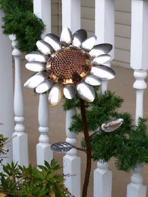 vcreekdiy's tweet photo. DIY Garden Art Using Old #Spoons - https://t.co/SzWYvz1sdc
#GardenArt #OldSpoons https://t.co/cAxNpDRcJc