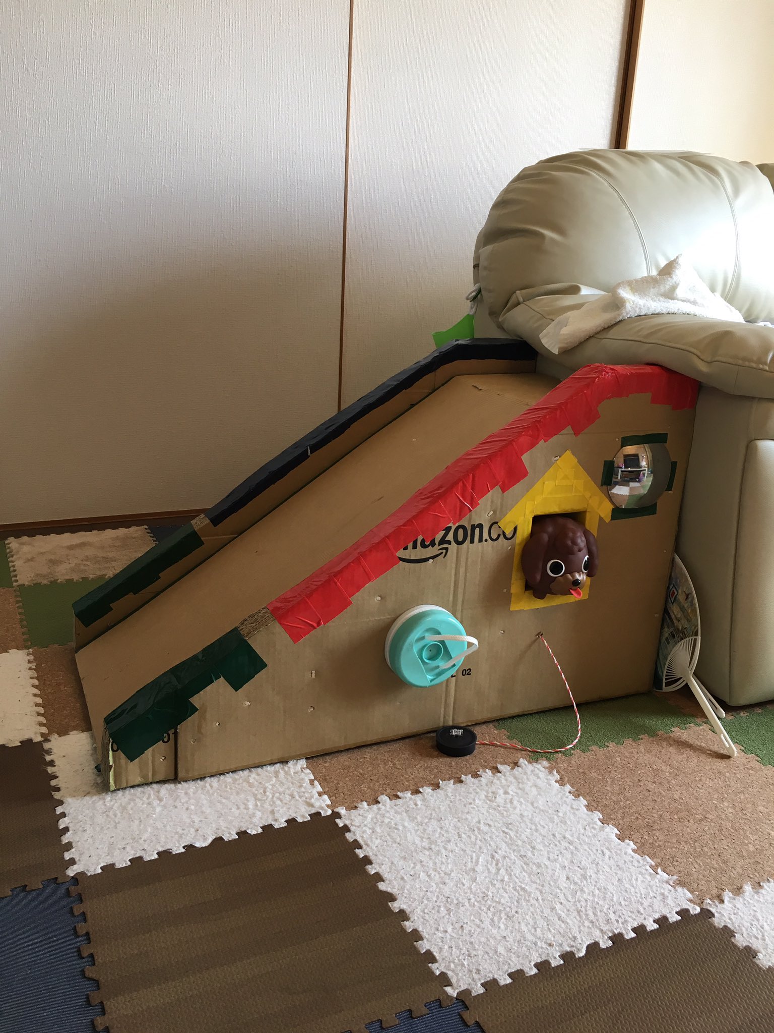 なみすけ 手作りおもちゃ1 ダンボール滑り台 数々の手作りおもちゃを作って来たけど 4月からは無理だろーなぁ 作るのは好きだから 寂しいなぁ T Co 58ckxneczr Twitter