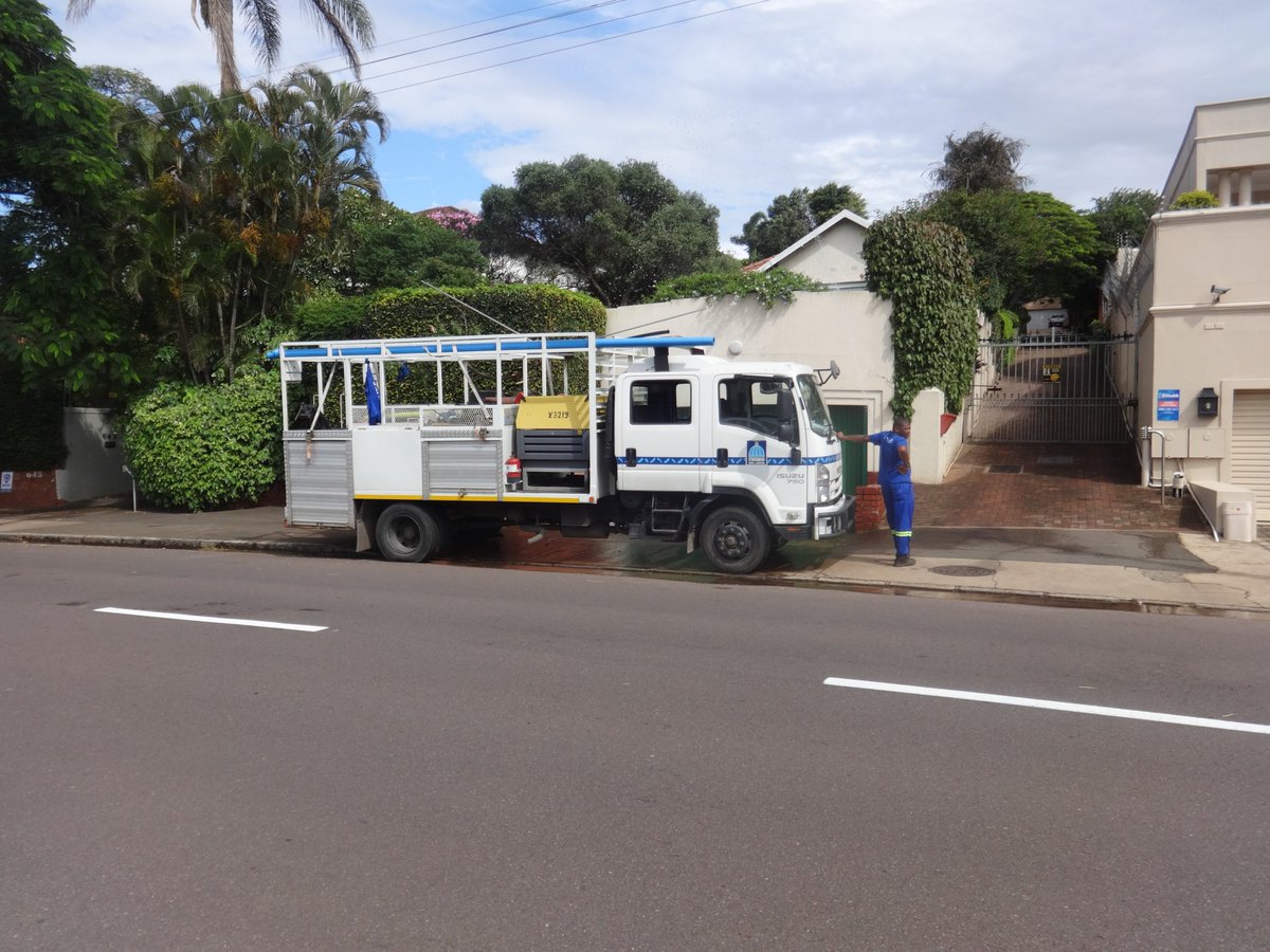 AlexJeffreySC's tweet photo. Impressed! Water leak fixed :) Thanks to EWS for a job well done. @eThekwiniM @meyermartinsa https://t.co/6n0pEdboW2