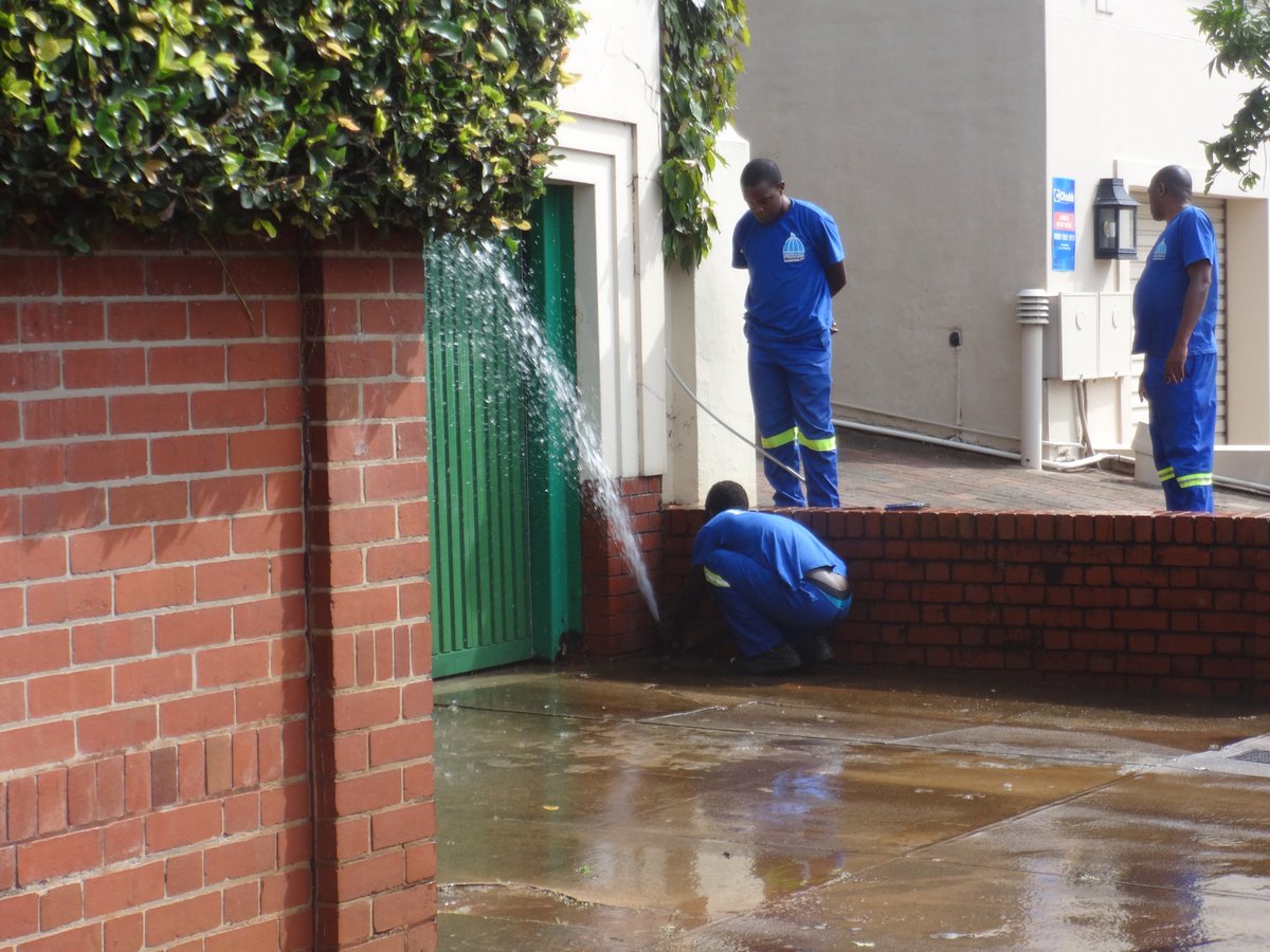 AlexJeffreySC's tweet photo. Impressed! Water leak fixed :) Thanks to EWS for a job well done. @eThekwiniM @meyermartinsa https://t.co/6n0pEdboW2