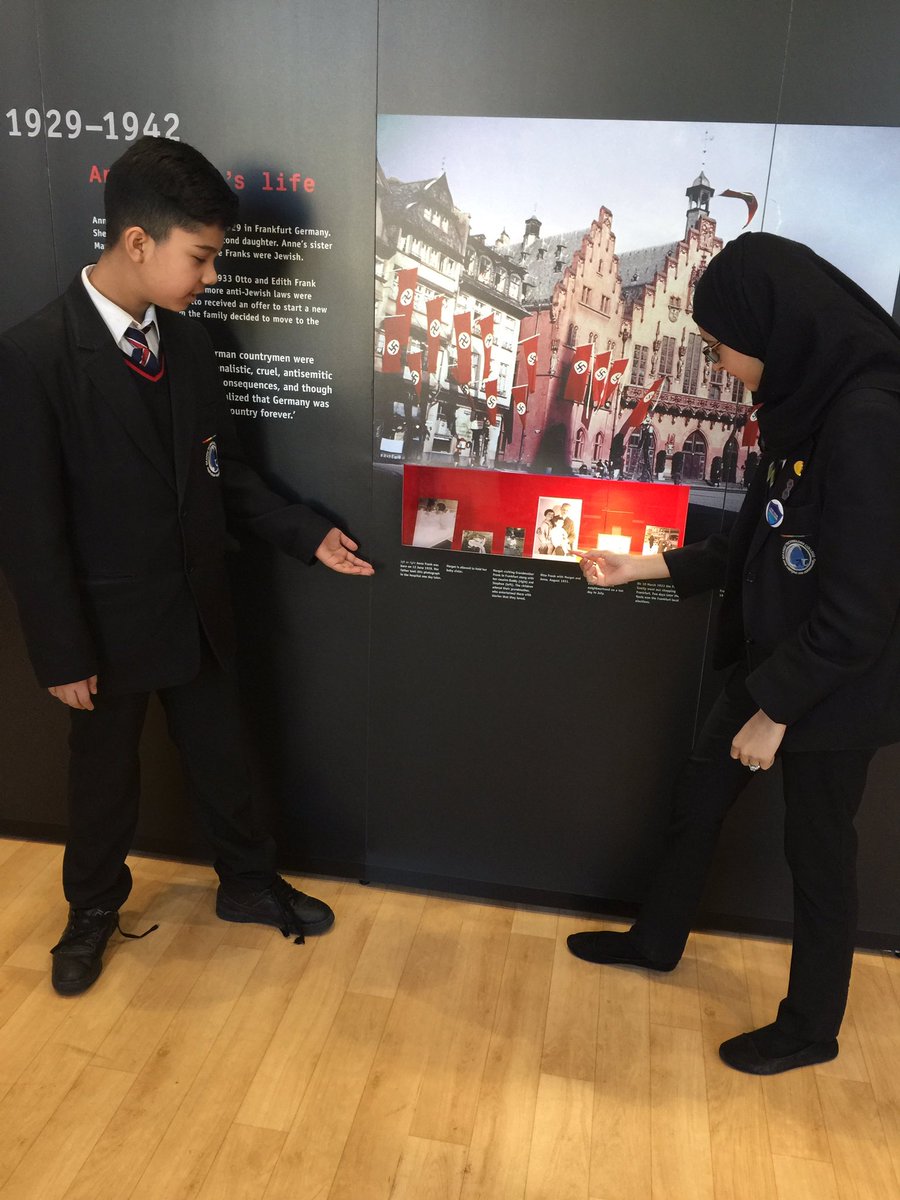 shaznazleekhan's tweet photo. Rehearsals by @GrangeTech start for day2. Presenting to St.Lukes Primary school today #susomad #weAREgrange https://t.co/GKkRZjh82j