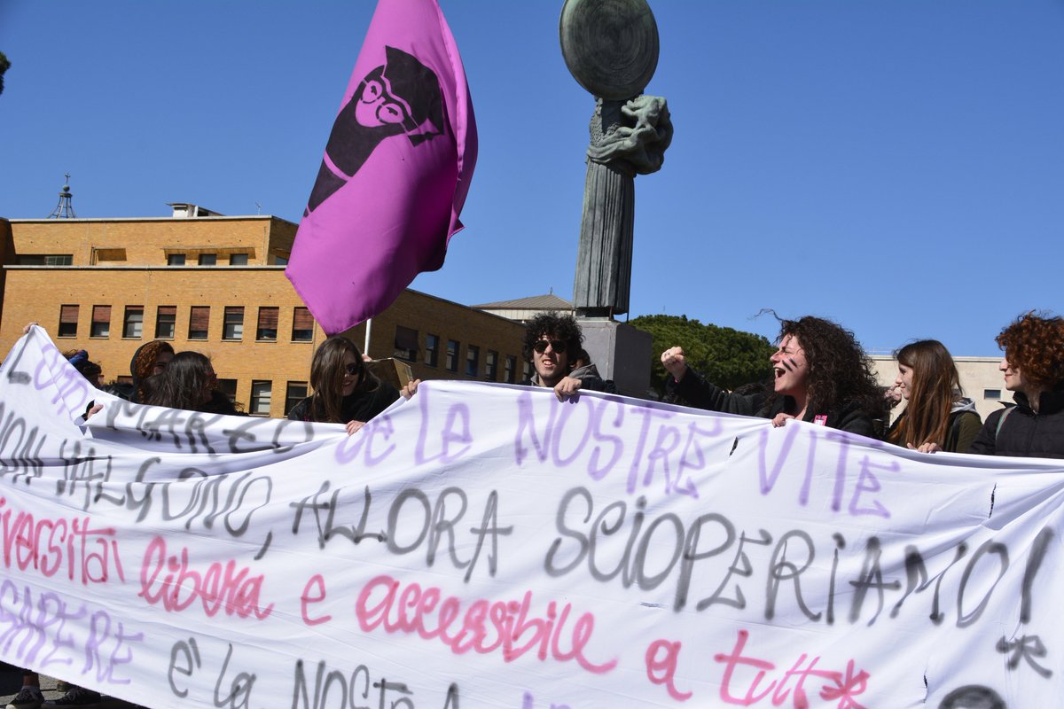 Morgaine1967's tweet photo. .@nonunadimeno Grande giornata ieri a roma #InternationalWomensDay #daywithoutawoman #LottoMarzo #nonunadimeno https://t.co/XDm7lUspz4
