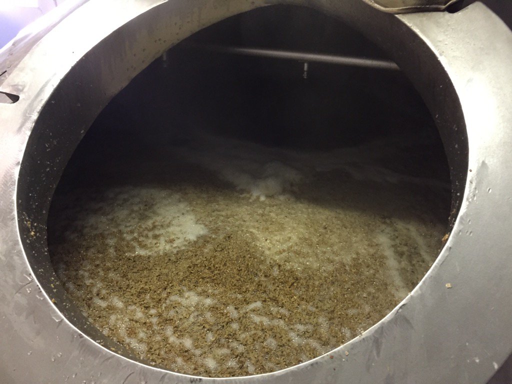 WhatsBrewingBro's tweet photo. Run off for the 6.2 IPA mash! @BroughtonAles #brewing #CraftBeer https://t.co/CQuElPBQkl