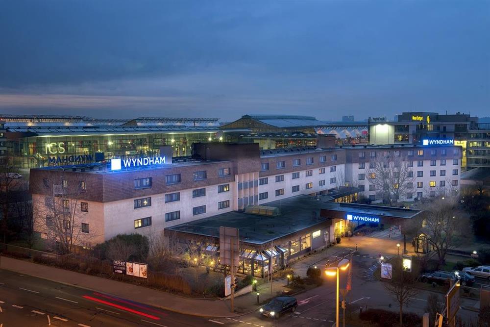 HotelTravel's tweet photo. Sign up TODAY to get upto 75% off for hotels in Stuttgart https://t.co/7XTu070Jzj https://t.co/1SlLCrUcJt