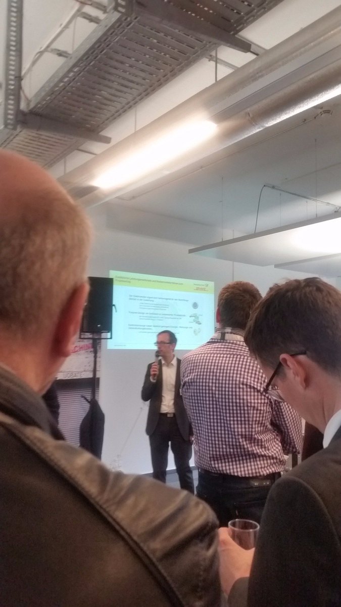 digitalhub_de's tweet image. "Elektromobilität ist eine Lösung für niedrigere CO2-Emissionen" Jörg &amp;amp; sein Team von der @DeutschePostDHL haben ein ganz neues Auto gebaut