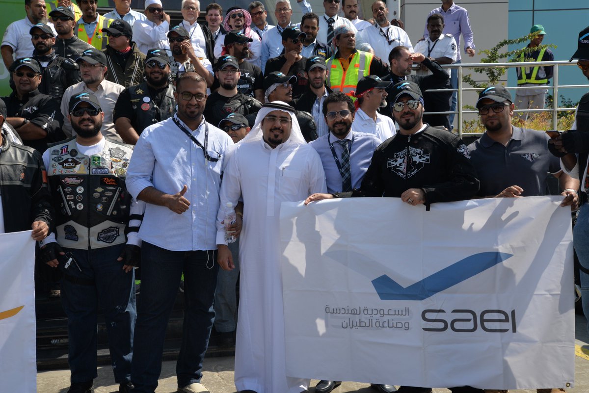 Saudiatechnic's tweet photo. @SAEIMEDIA 
تجمع فريق منسوبي #السعودية_لهندسة_وصناعة_الطيران للدراجات النارية استعداد للانطلاق الى
#مهرجان_جدة_الدولي_للدراجات_النارية
#SAEI https://t.co/bjbkiNqmck