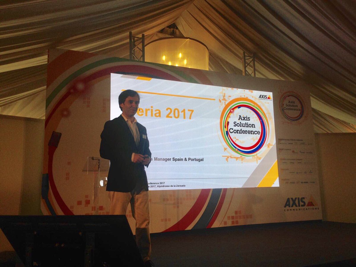MariaS_Axis's tweet photo. @Pedro_Axis y las ventajas del nuevo Experience Center en Madrid #AxisSolution2017 https://t.co/xQa28TmMIg