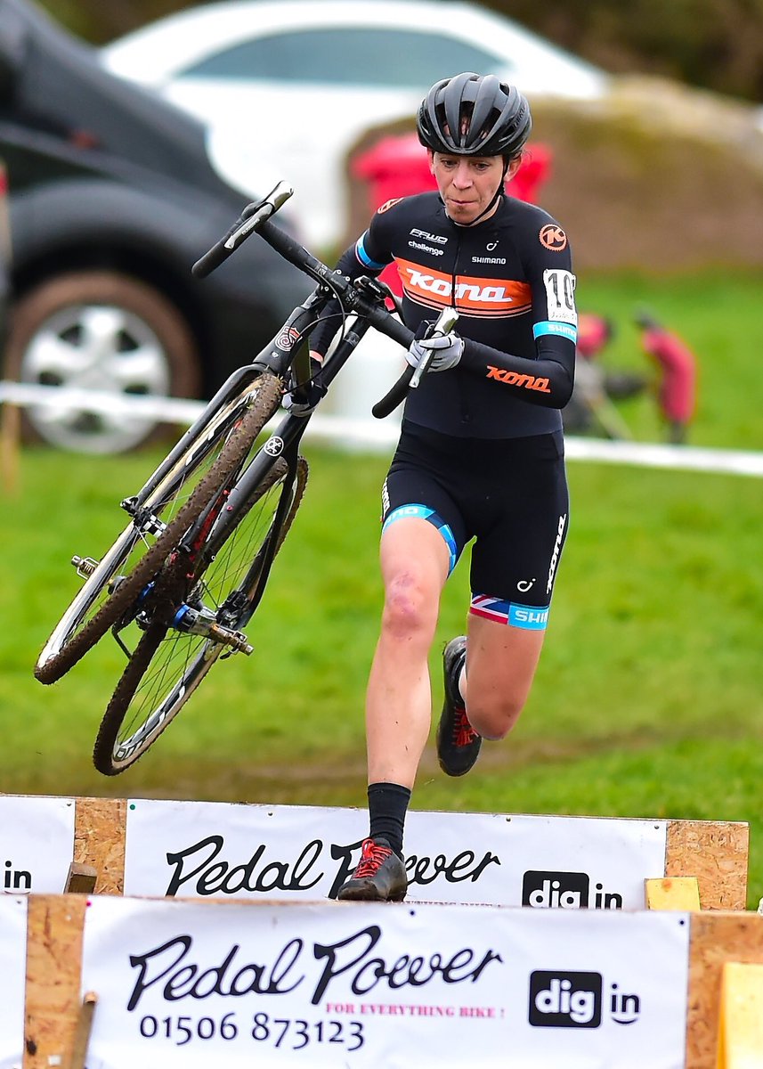 CXHelen's tweet image. #tbt to my last race of the season @DigInAtTheDock . I think I left my fast legs there FYI so if anyone finds them I need them back........😂