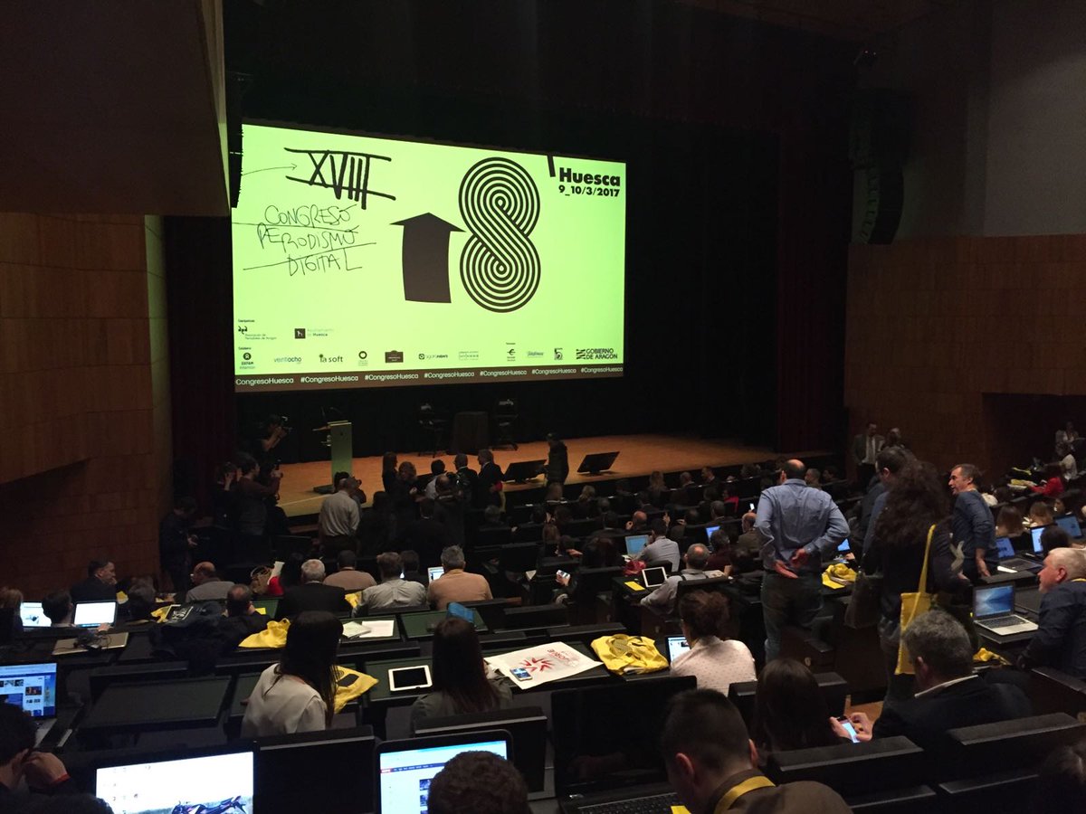 comunicae's tweet photo. ¡Aquí seguimos! En la pausa acércate a nuestro roll up #ComunicaeMedia 🔗 https://t.co/fBt7hYYFPF | #CongresoHuesca https://t.co/ef4L0qLkwv