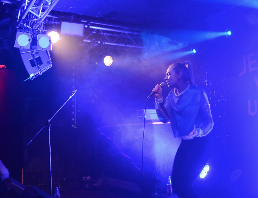 DeFranzyMusic's tweet photo. #DeFranzy #live im @cassiopeiaclub #jenseitsvonnelkenundpralinen - mega Abend gestern! https://t.co/C347vT2oPV