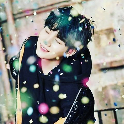 ninlexM's tweet photo. Happy Birthday MINSUGA
항상 건강을 기원합니다.
neoui yeohaeng-eseo pogihaji malla daleun salam-eul dobneun gyesog hageodeun MWAHHH😍😙😚😘 https://t.co/A6ZeRYq1dV