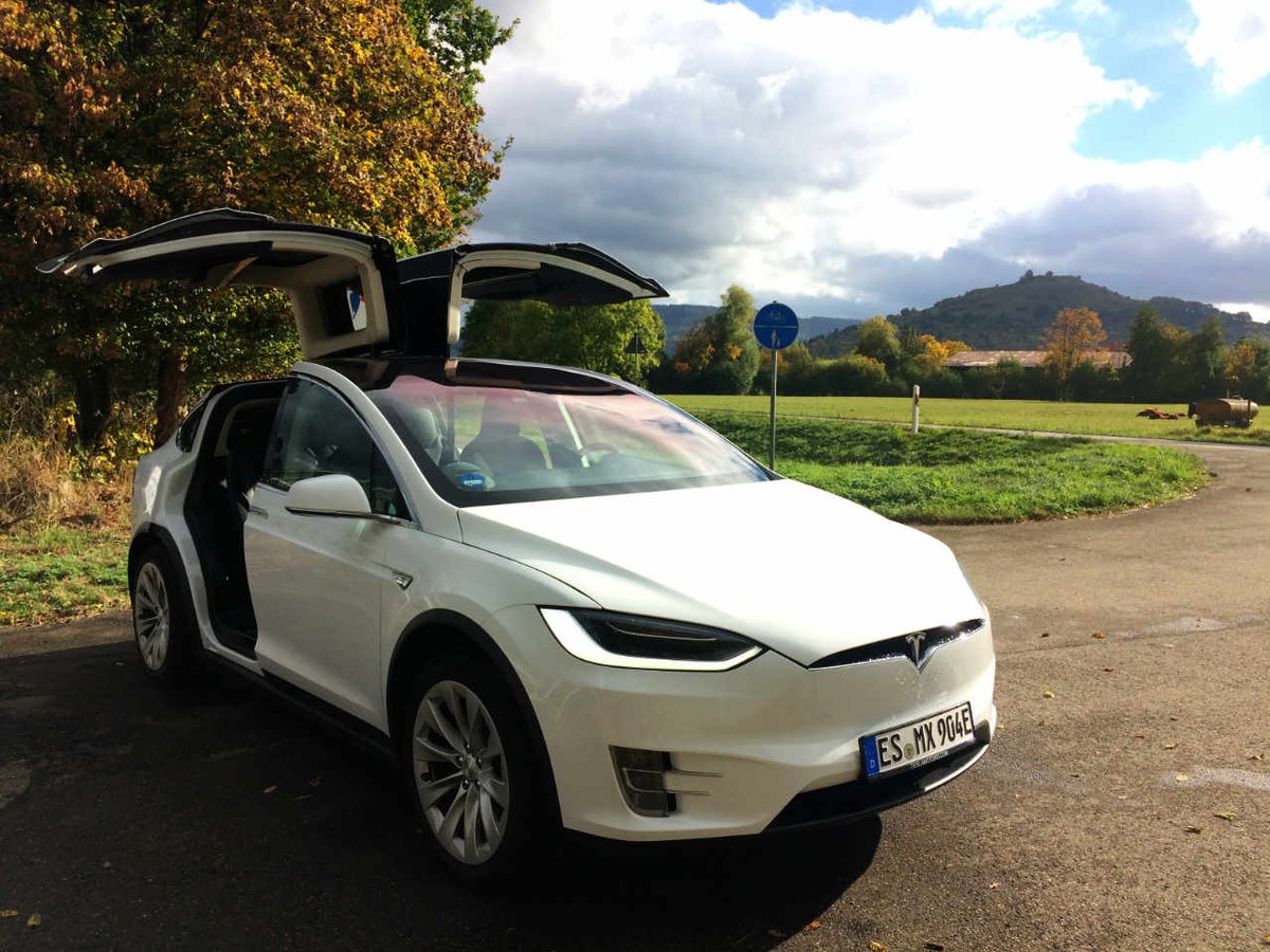 CleanElectrCast's tweet image. Die neue Episode kommt dieses Wochenende. Diesmal mit @twittlik! Letzte Folge schon gehört? #teslasharing #podcast bit.ly/2lLubwU