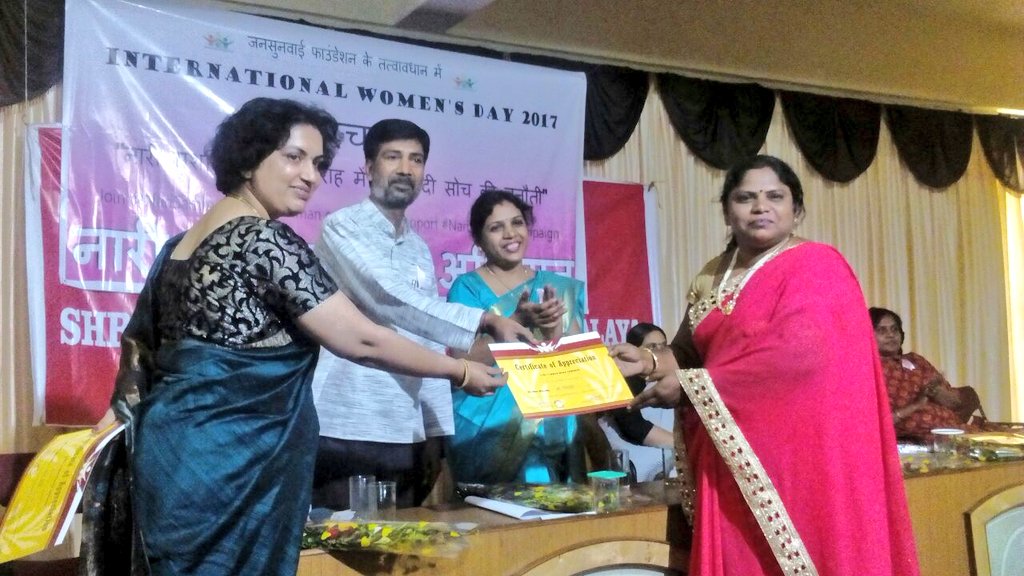 NariSamman's tweet photo. Celebrating #IWD2017 
In pictures: (Left) Mrs. Jaya Mishra, V.P.of Gangajali Edu Society, Chhattisgarh presenting the #NariSamman Awards. https://t.co/njBWhIBWev