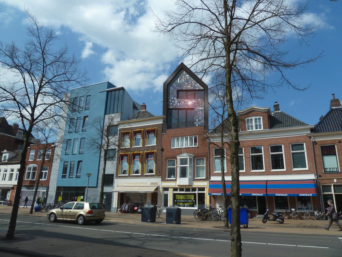 Het dak is er af aan het Gedempte Zuiderdiep in @Groningen! We breiden het pand uit en brengen een bijzondere gevel aan. #optopping