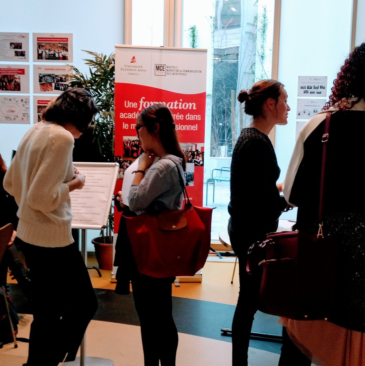 MC2_Assas's tweet photo. En direct du #ForumAssas 📣 On vous attend nombreux jusqu'à 17h sur notre stand. https://t.co/bygEwlrD6I