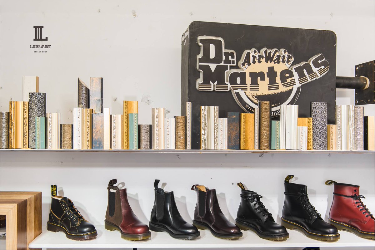 LIBRARYTAIWAN's tweet photo. 我們 #LIBRARYTAINAN 的 Dr. Martens 專區是不是覺得哪裡不太一樣呢！
無論最經典的基本款 或是 個性十足極美的款式都非常多！
快來快來店上挑選專屬於你的馬汀呦！
#librarytaiwan #LIBRARYTAINAN #drmartens https://t.co/olok4nRBcR