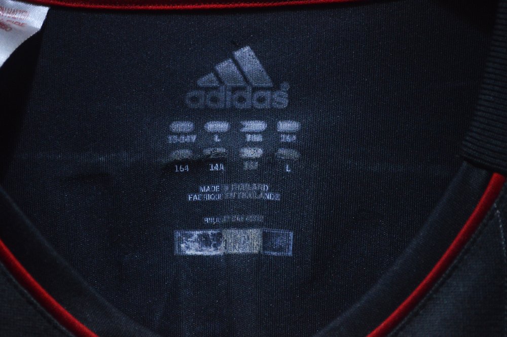FWDfootballshop's tweet photo. Tambahan detail #FFS11
Kondisi NNS + patch sdikit kusam
Size label kerah faded,
Kain bag depan sdkt berbulu https://t.co/3IoLQVmOYb