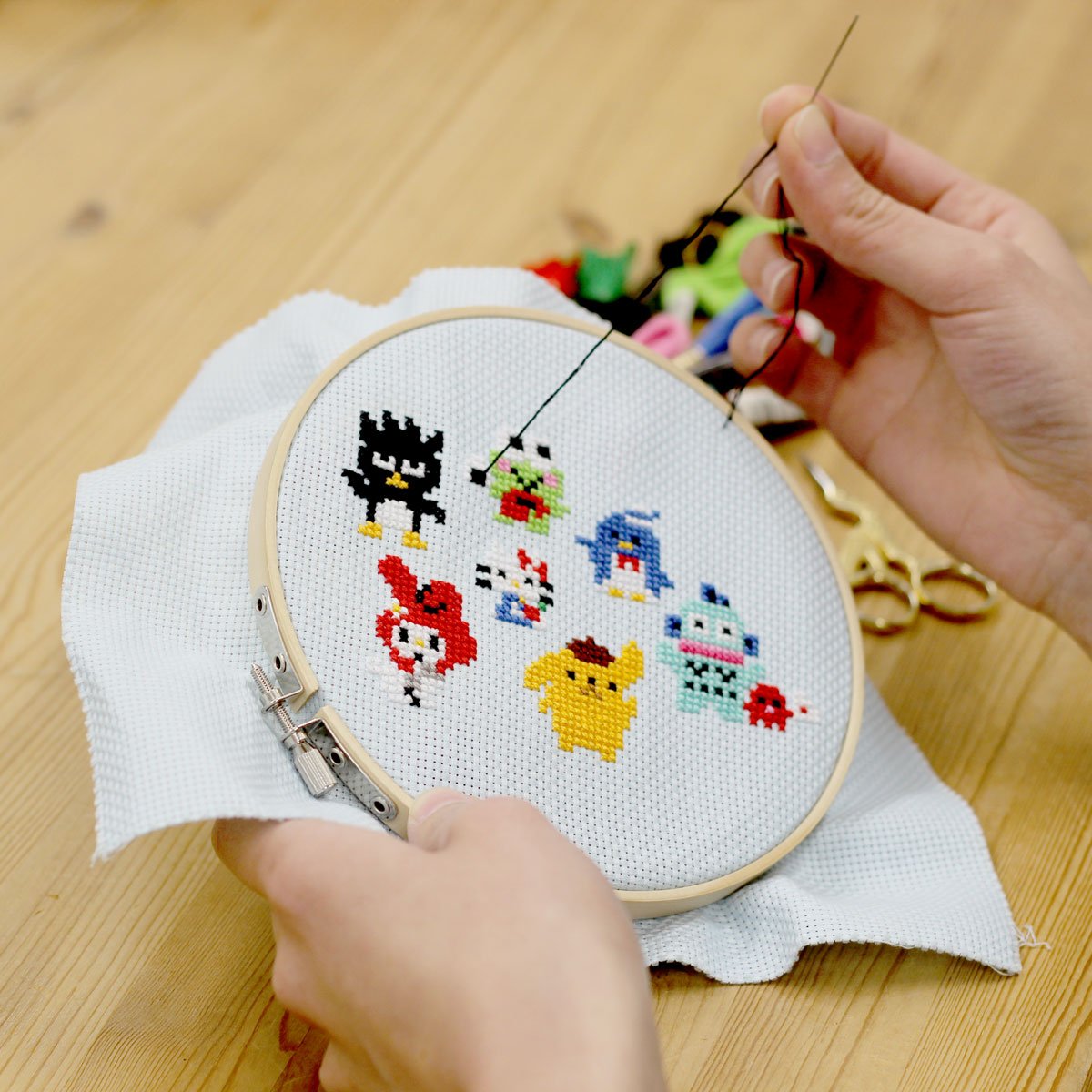 Tokyo Pixel Shop Gallery A Twitter 初心者さんでもかわいいクロスステッチが出来ちゃいます クロスステッチ 用の布や刺繍枠等の必要なものがすべて揃っていて かわいい図案も付いてこのお値段はとってもお買い得です サンリオキャラクターズ クロスステッチabc