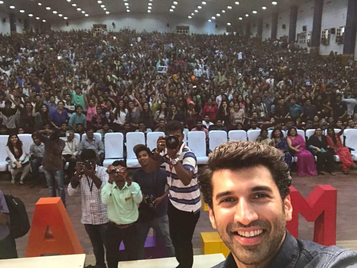 a_singh116's tweet photo. It's Aditya Roy Kapur Inaugurating #Milan17...❤️
Last Evening 😍
#DecadeEdition #LiveTheChange 
#AdityaRoyKapur  @ T.P Ganeshan Auditorium https://t.co/2I1K4fs4Gz