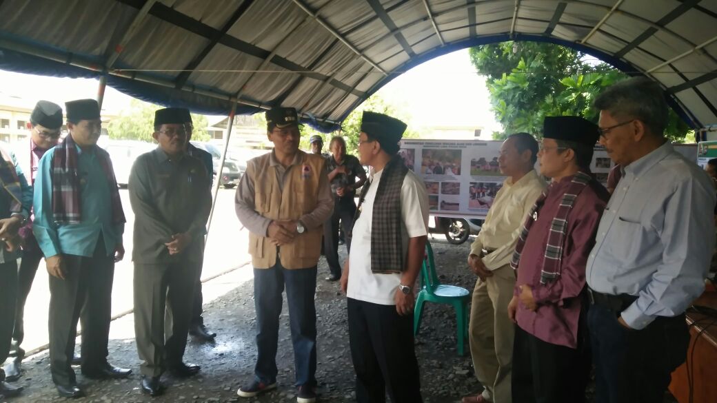 Bupati Agam, pak <a href="/Indracatri/">Indra Catri</a>
salurkan bantuan warga Agam untk korban bencana banjir &amp; longsor di Kab. <a href="/LimapuluhKota/">Kab. Limapuluh Kota</a> sebesar Rp.200 Jt.