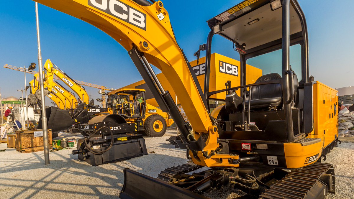 baumaCONEXPOIND's tweet photo. Vipin Sondhi, MD & CEO, @JCBIndiaLtd says, “We are pleased to participate in #BAUMACONEXPOINDIA2016.
#BCIndia2016 #Construction #Delhi https://t.co/lDsROhJaEy