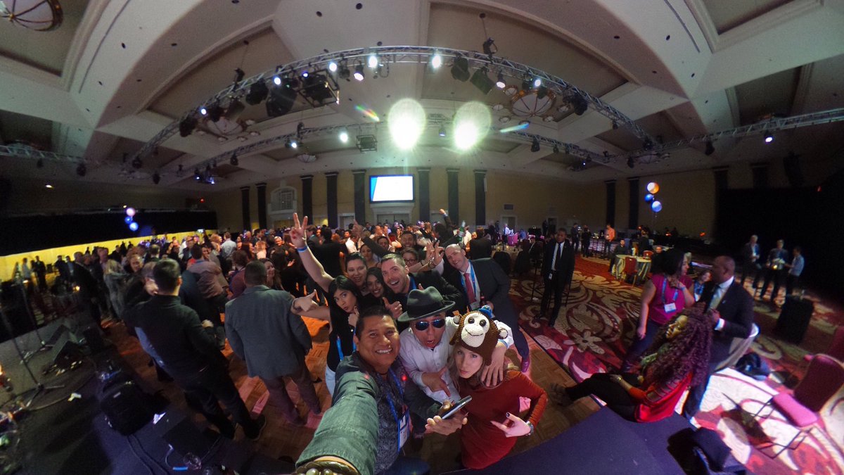 WEMEImedia's tweet photo. PDAC FINALE SHOW! @the_PDAC @FairmontRYH @pingotv @WeMeiTV #PDAC2017 #lepingo #toronto https://t.co/wI8kJS1NOJ